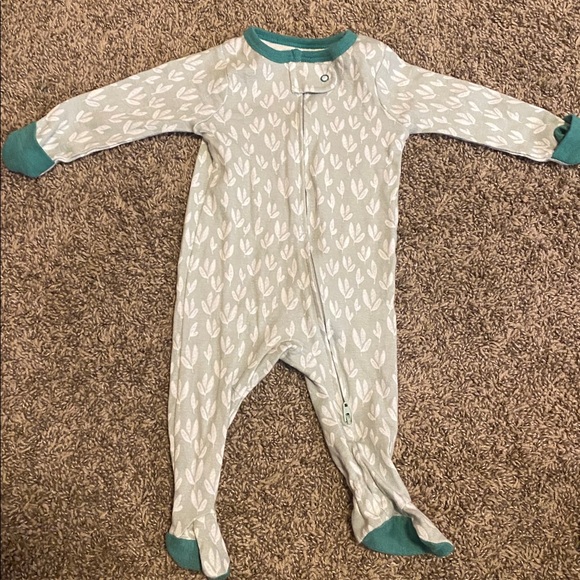 Baby Girl Footie Pajama Bundle Size 0-3 Months - Picture 6 of 8